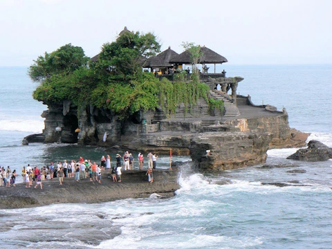 インドネシアのタナロット寺院